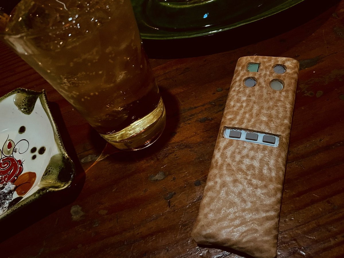 sendadesu's tweet photo. 電気のリモコン、革の服きて帰ってきた！！！！！！ https://t.co/rLTL1A47ja