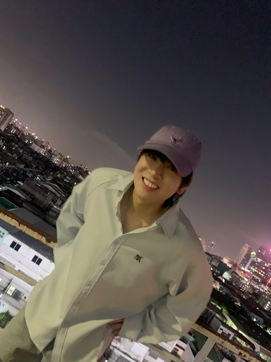T_Aiemkumchai's tweet photo. ก็ไม่กลมเท่าไรนะ😗🤏🏻 #PonThanapon https://t.co/0jhiw8uqnq