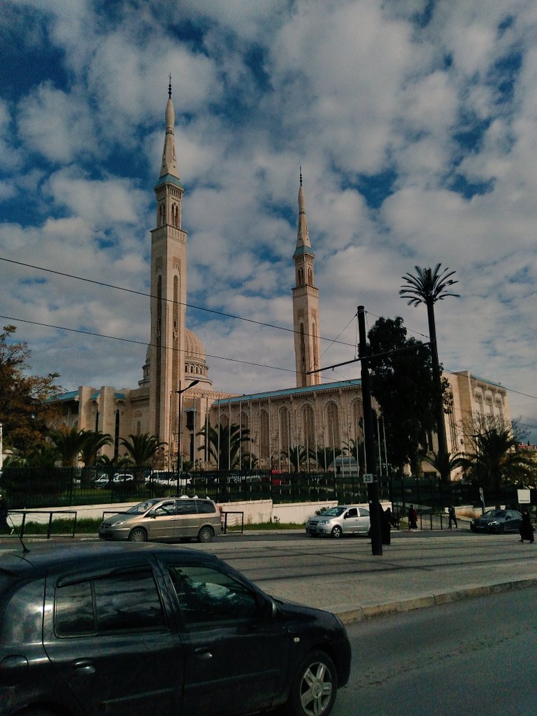 ay23343's tweet photo. وقال ابن القيم - رحمه الله -: من لاح له كمال الآخرة هان عليه فراق الدنيا. وقال حاتم الأصم: مثل الدنيا كمثل ظلِّك إن طلبته تباعد وإن تركتَه تتابَع. وقال وهب بن منبِّه رحمه الله تعالى: (مَثَلُ الدُّنيا والآخرةِ مثلُ ضَرَّتَين إن أَرْضَيتَ إحداهما أَسْخَطتَ الأُخَرى)
_ صيد الفوائد https://t.co/g0rbLojbWV