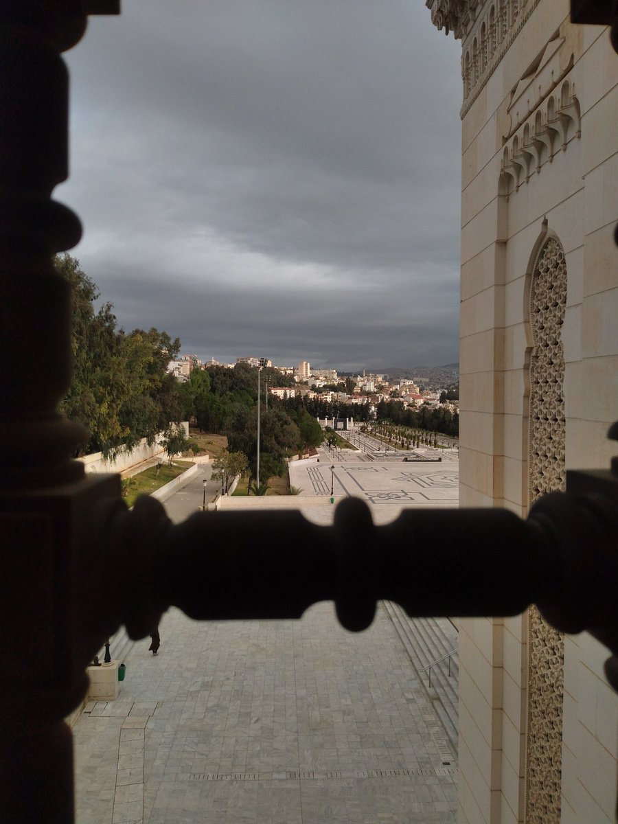ay23343's tweet photo. وقال ابن القيم - رحمه الله -: من لاح له كمال الآخرة هان عليه فراق الدنيا. وقال حاتم الأصم: مثل الدنيا كمثل ظلِّك إن طلبته تباعد وإن تركتَه تتابَع. وقال وهب بن منبِّه رحمه الله تعالى: (مَثَلُ الدُّنيا والآخرةِ مثلُ ضَرَّتَين إن أَرْضَيتَ إحداهما أَسْخَطتَ الأُخَرى)
_ صيد الفوائد https://t.co/g0rbLojbWV