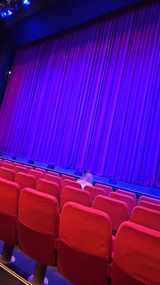 Camonophy's tweet photo. We went to the Der Nussknacker ballet 🎁 https://t.co/IngIjeuww8