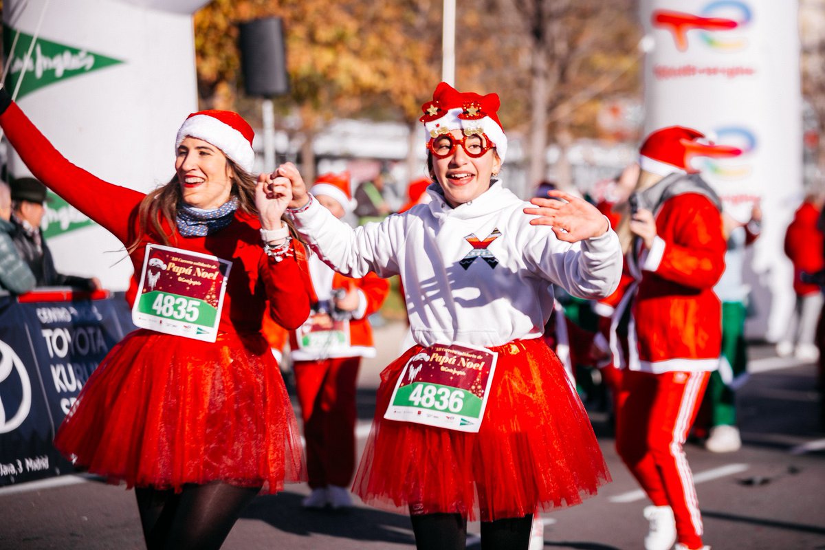 CPPNOEL's tweet photo. ¡Disponibles todas las fotografías de la Carrera de Papa Noel El Corte Inglés 2023! 📸🎅

Puedes descargar todas las que desees de manera gratuita 😊 

https://t.co/iCkTK0OeMD https://t.co/vCbUxXXXDU