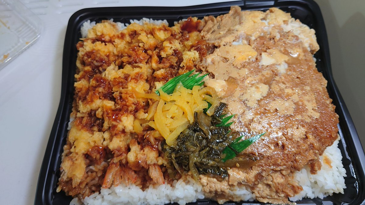 bdr7dfv77's tweet image. 2023年食べ納め〜😉👍‼️
キッチンDIVEの1キロ弁当🍱😁👍‼️
月一企画の1キロ弁🍱、2023の食べ納めw🤤🤣👍‼️
カツ丼＆エビ天丼🤤😁👍‼️
味濃いめで、うまうまや〜🤤😆👍‼️
2024年も、月一でやっていくのでよろしく〜🤣😆👍‼️
朝と夜に、🚶ウォーキングしますw🤣🤣🤣👍‼️。
#キッチンDIVE
#1キロ弁当