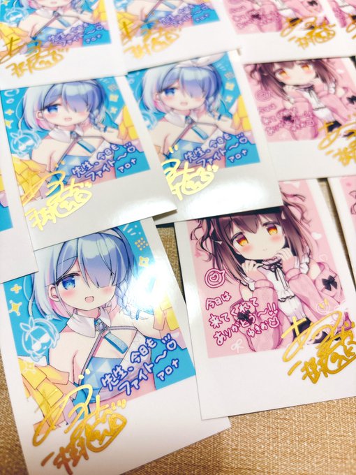 2日目の先着特典チェキカードに当たり用のサインかき✍️✨ 