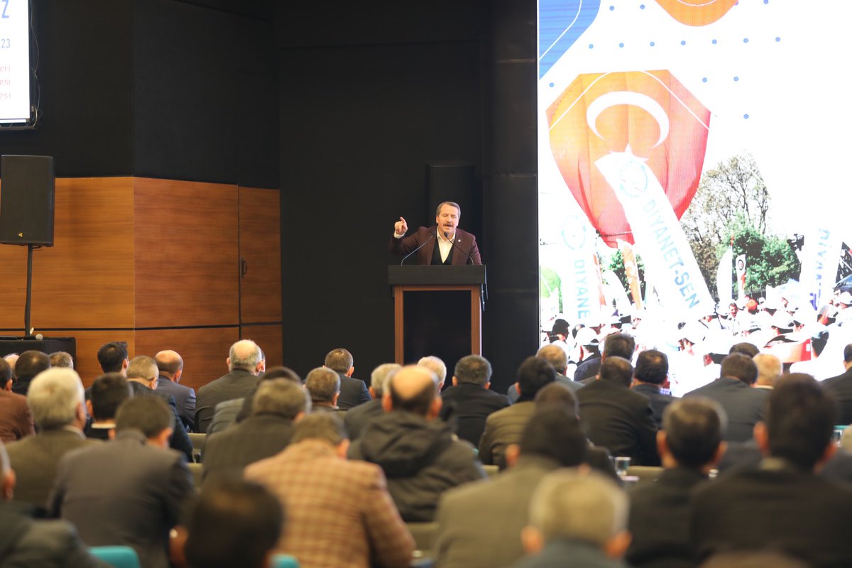 yildizali19's tweet photo. 📍Ankara

📌 Ankara, Kırıkkale ve Vakıflar Şubelerimizin Teşkilat Eğitim Programını Memur-Sen/M.Akif İnan Konferans Salonumuzda icra ettik. 

▪️Memur-Sen Genel Başkanımız Sn. Ali Yalçın’ın katılımı ile teşkilatımızın yönetici kademeleriyle bir araya geldik.

▪️Sendikal hedeflerimiz başta olmak üzere yaptığımız çalışmaları aktardık. Mücadeleye örgütlü gücümüzü büyüterek kararlı bir şekilde devam dedik.

▪️Ankara, Kırıkkale, Vakıflar Şube teşkilatlarımızı eğitim programına gösterdikleri özen, katılıma verdikleri önem için ayrı ayrı tebrik ediyorum.