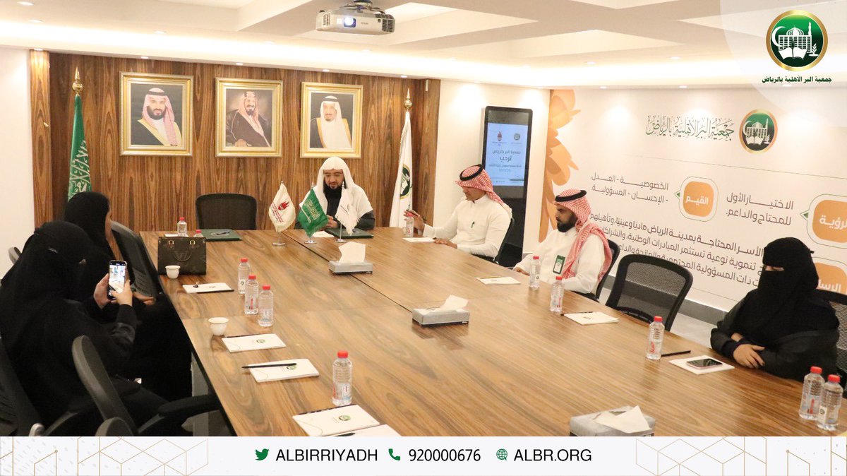 AlbirRiyadh's tweet photo. تمكيناً لأبناء الأسر وإشراكهم في مجالات سوق العمل تم توقيع اتفاقية تعاون مشترك بين الجمعية وشركة المصنع السعودي ( سفيكو ) @SFFECO 
والتي تهدف لتوفير الفرص الوظيفية  لمستفيدي الجمعية . 
#بر_الرياض https://t.co/gDvglkLZqe