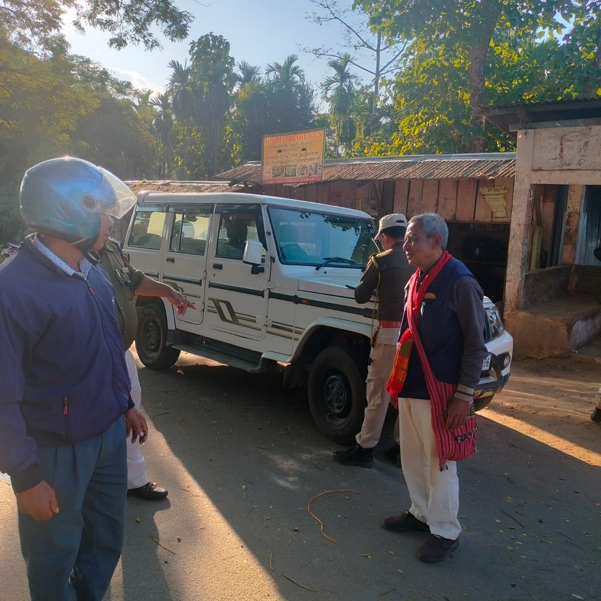 Naka checking going on under Baithalangso PS,West Karbi Anglong. @assampolice @DGPAssamPolice @HardiSpeaks @CMOfficeAssam @d_mukherjee_IPS