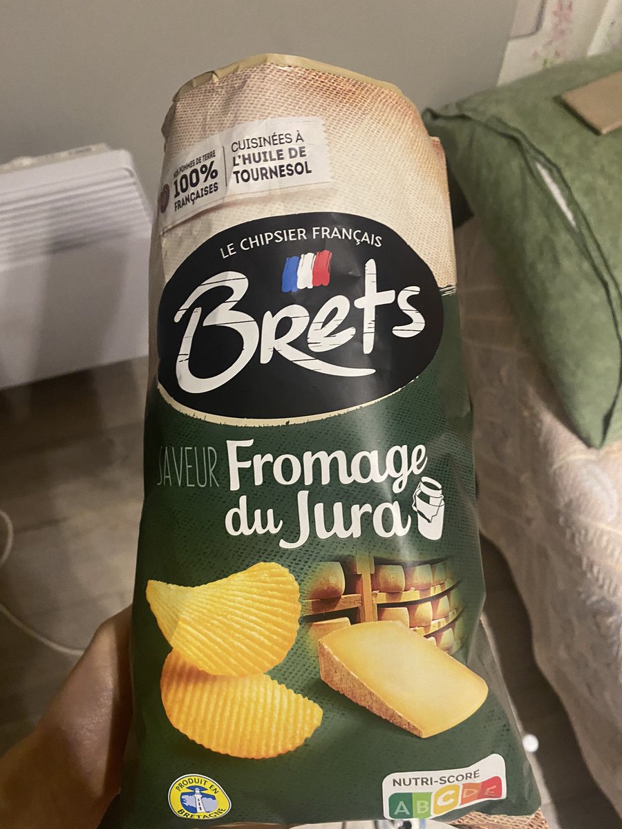 elbrdd's tweet photo. ce goût de chips c’est tellement une dinguerie j’en reviens pas comment c’est bon https://t.co/JODGa9ybZS