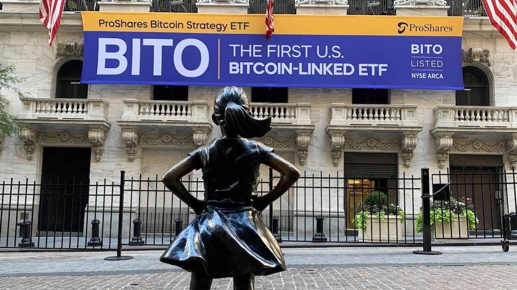 AskaCoin's tweet photo. "ARK Invest, led by Cathie Wood, invests $9.2 million in 4.3 million shares of ProShares Bitcoin Strategy ETF (BITO), showcasing a dynamic approach to crypto evolution, replacing previous GBTC holdings. 🚀📈 #ARKInvest #CryptoETF #PositiveCryptoMoves #coinaska #bitcoin #altcoins" https://t.co/STN01obIOO