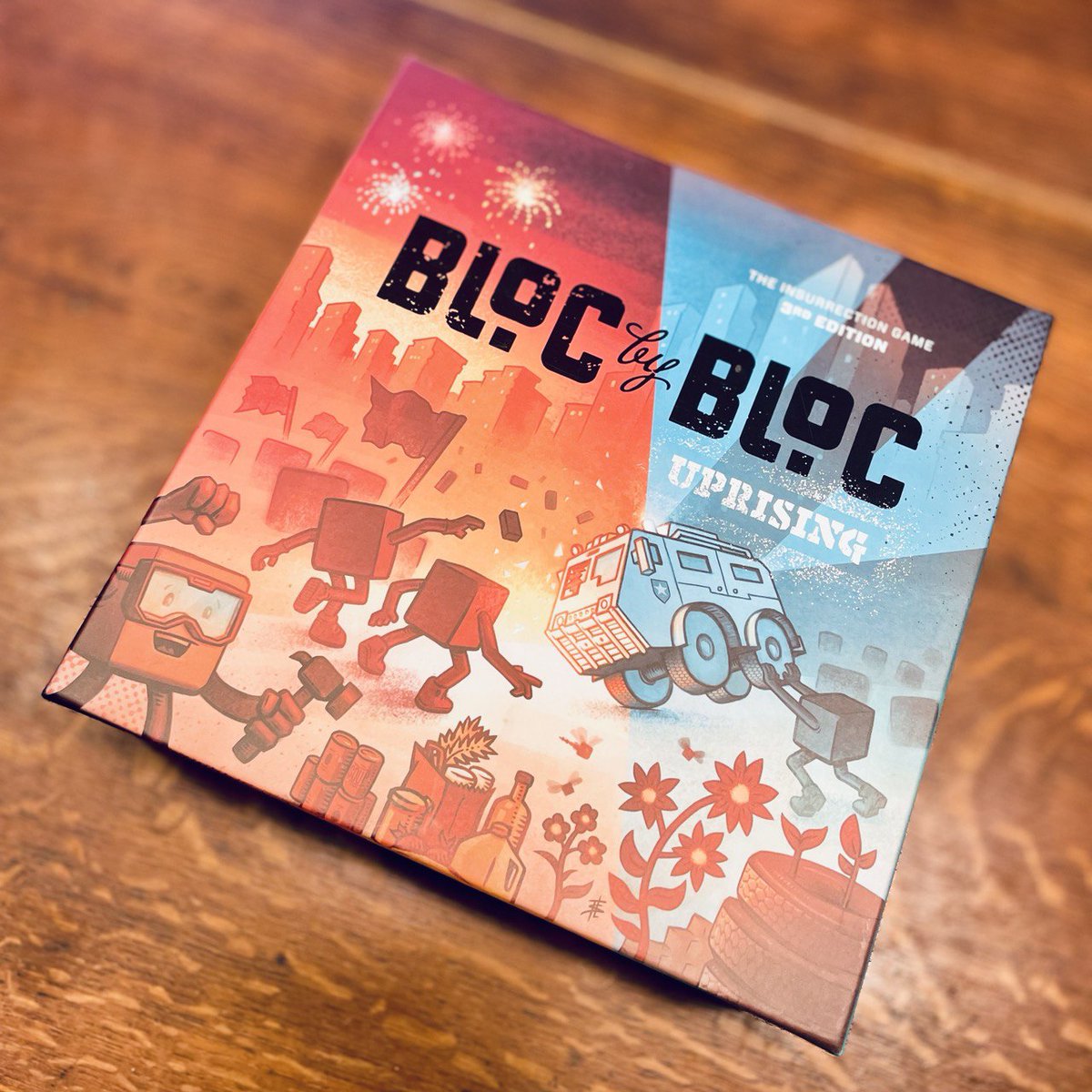 Mueckerling's tweet photo. 9. BLOC BY BLOC: UPRISING (2022) von Greg Loring-Albright &amp; T.L. Simons https://t.co/SMBduMwMSy