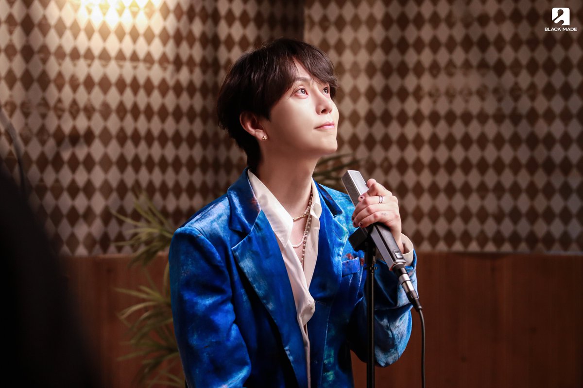 junhyungupdates's tweet photo. 용준형 (YONG JUN HYUNG) DS [Fall Into Blue]

'Fall Into Blue' MV Behind Photo
🔗 https://t.co/RUFoouICXi

#용준형 #YONGJUNHYUNG
#Fall_Into_Blue #BLACK_MADE https://t.co/KxAZTqJuDr