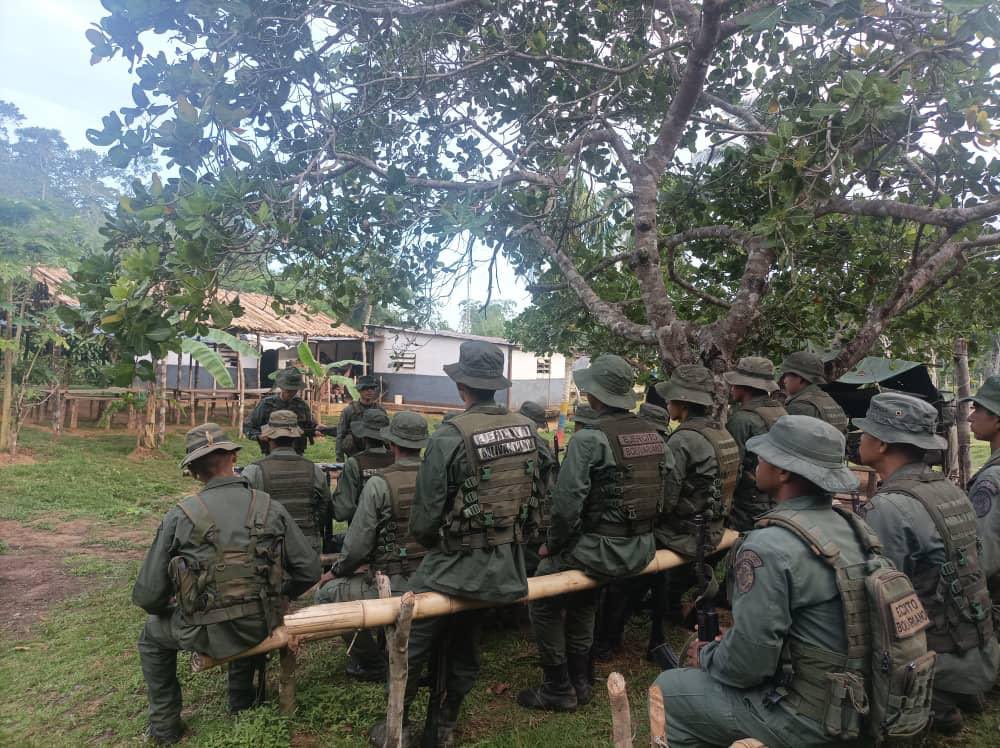 Redi_andes's tweet photo. #AsíLoDijo || GJ @dhernandezlarez El terreno es el aula del soldado venezolano y desde allí defendemos todo el territorio nacional ! Independencia o nada !
#FANB 
#IntegrarEsVencer https://t.co/ywDxD9jro3