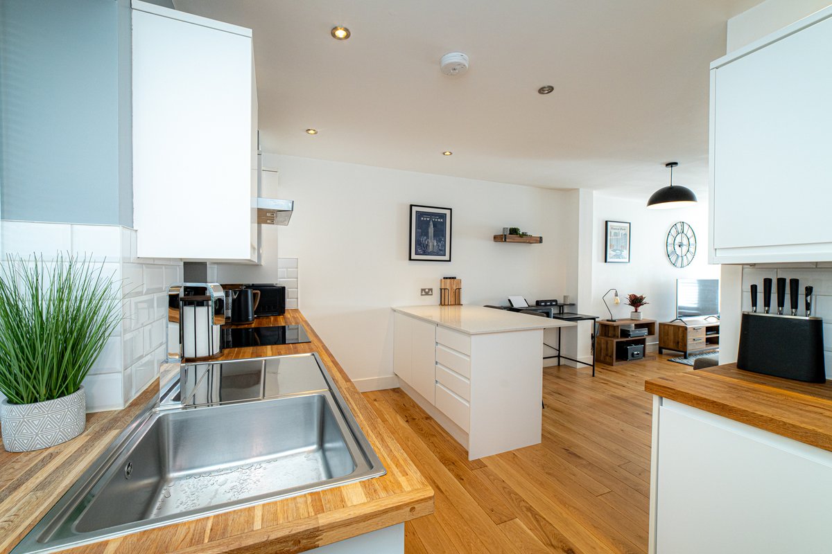 MilesandBarr's tweet photo. Explore this stylish 2-bedroom mid-terraced house in Dover! Located in a Grade II Listed Building, this property offers modern appliances, cycle storage, and access to a private lake 😲

Book a viewing here - https://t.co/MTogOC9sET

#dover #kent #newhome #GradeII #newlisting https://t.co/CrwEsDGRQb