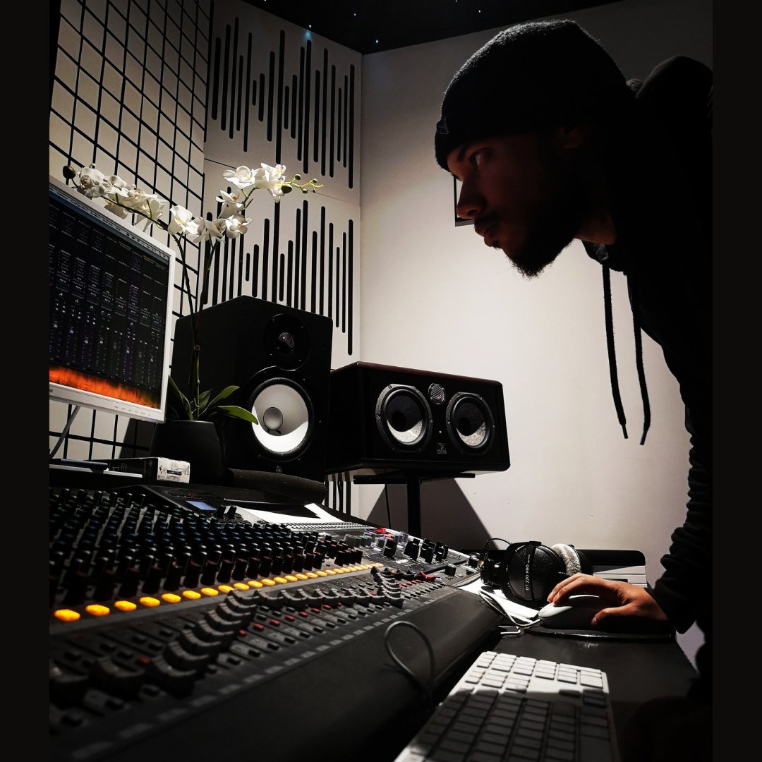 RMbeatmaker's tweet image. Denier détails sur un Mix avant de finir cette année 🎚️🎚️🎚️

#mixengineer #mixage #studio #mastering #music #artist #beatmaker #beatmaking #rec #enregistrement #rmbeat #musicengineering