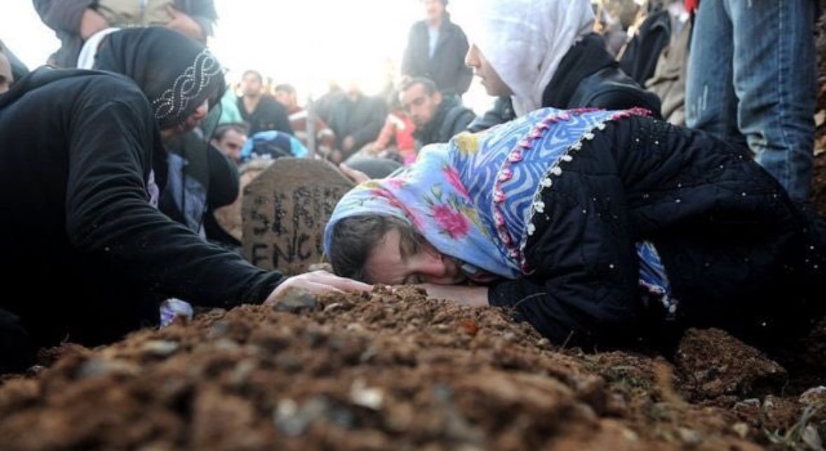 inannaaaaaaa's tweet image. On December 28, 2011, 34 Kurdish children and youth, lost their lives in Roboskî, Şirnax, with bombs dropped from Turkish &apos; F16 planes. Those who carried out the massacre and those who gave orders were not tried.

#RoboskiMassacre 
#Roboski13YılOldu
#StopTurkishTerrorism 
#Sirnex