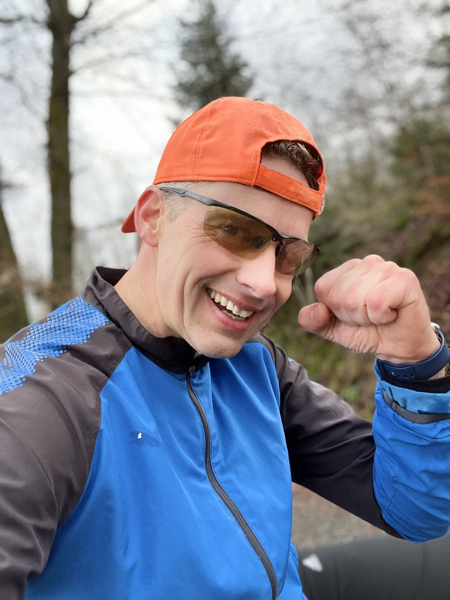 dimensionToGo's tweet photo. Hallooo wach 185 ⛅️ - positiv denken, Freude schenken 💓 - Auf, auf! Ein Lächeln 😀 blitzt nicht von alleine! 👆 https://t.co/FMNuT9m9nZ