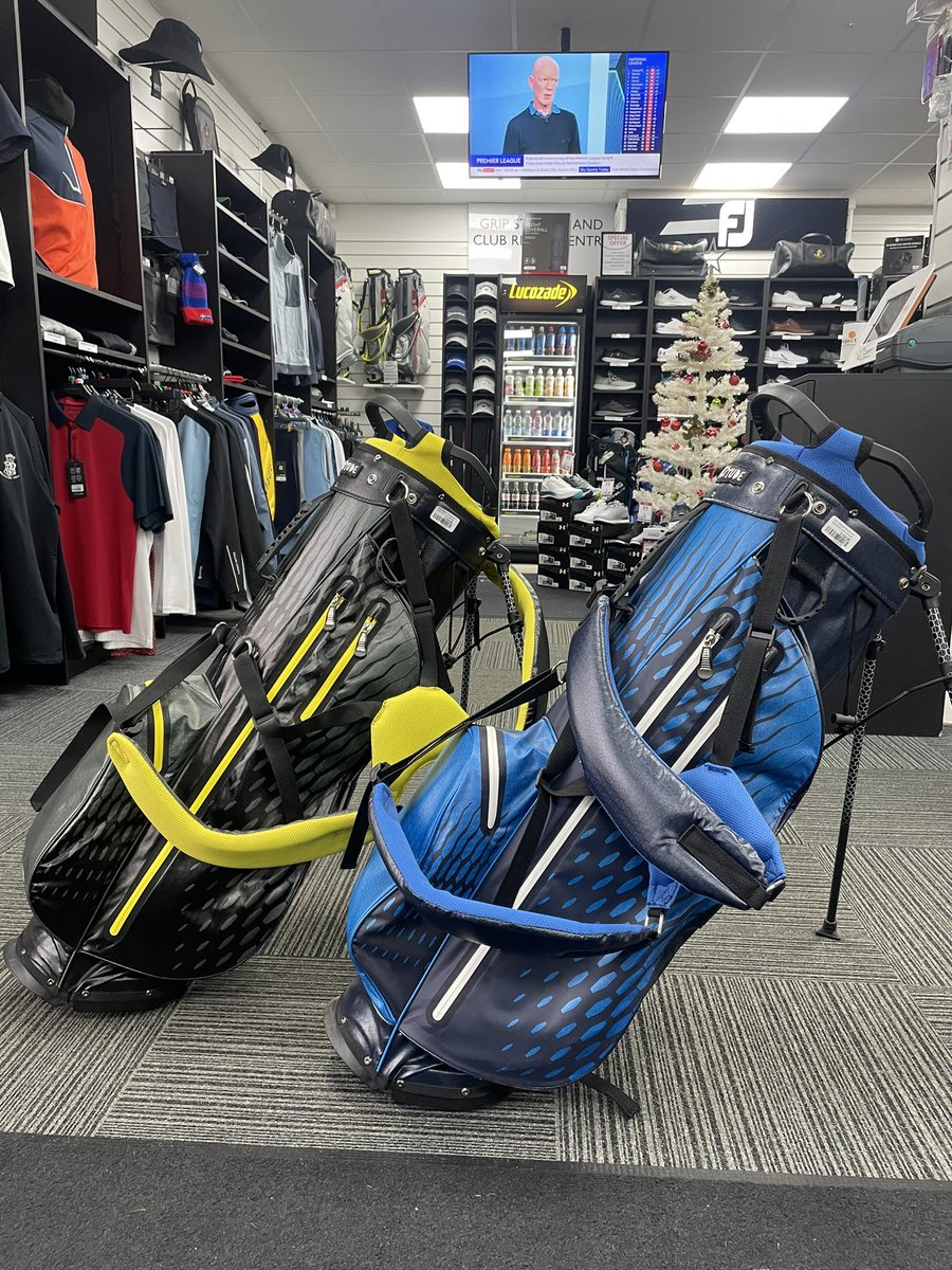 LYNX WATERPROOF STAND BAG

A waterproof lightweight stand bag with 5 way divider top. With 4 pockets too keep all valuables dry and separate water bottle pocket ……

Available in 2 colours
- ⚫️🔵
- ⚫️🟡
                NOW £114.99 saving £75 ‼️