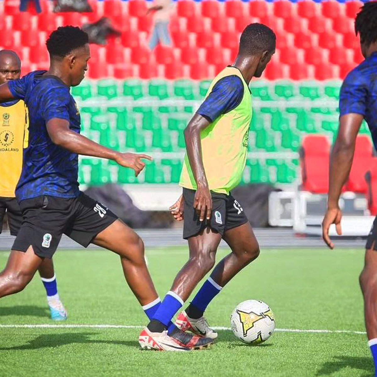 FazaNationTv's tweet photo. Kikosi cha timu ya Taifa Tanzania #TaifaStars kimeanza mazoezi yake rasmi visiwani #Zanzibar ikiwa ni maandalizi ya Mashindano ya #AFCON yanayotarajiwa kutimua vumbi January 2024, nchini #IvoryCoast.
#FazaNationWorldWide πππ #Msuva #Tanzania #TaifaStars #AFCON24 #FNWW πππ https://t.co/SZPpMRc9Ei