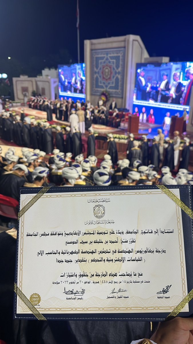 2s0z_'s tweet photo. الحمد لله🎓 🖤. https://t.co/p8gShLpkAV