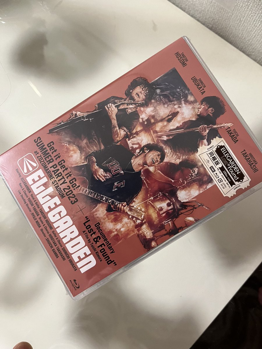 jousou66's tweet photo. サンタ遅れてやってきた
#ELLEGARDEN https://t.co/e383FCPDNP