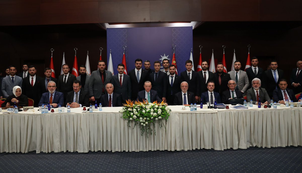 AkgenclikKula45's tweet photo. Mahalli idareler seçimleri ile ilgili son derece verimli geçen #Manisa istişare toplantımızı Cumhurbaşkanımız Sayın Recep Tayyip Erdoğan Başkanlığında gerçekleştirdik…

Durmak Yok, Yola Devam
@RTErdogan 🇹🇷 https://t.co/b9R6JWURAp