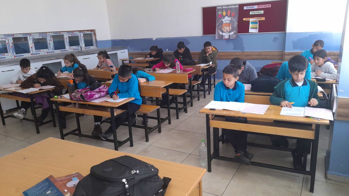 İl Milli Eğitim Müdürlüğü tarafından yürütülen EFOR projesi kapsamında 7. Ve 8.sınıflarımıza uygulanan 3.sü düzenlenen ölçme ve değerlendirme uygulamasından görüntüler YEDİSU YBO 🇹🇷<a href="/MustafaOzel66/">Mustafa Özel</a> <a href="/yusuf_tokus/">Yusuf TOKUŞ</a> <a href="/halukcakan12/">HALUK ÇAKAN</a> @PekguzelH <a href="/bingolmem/">Bingöl MEM</a> <a href="/arge_mem/">Bingöl Mem Arge</a>