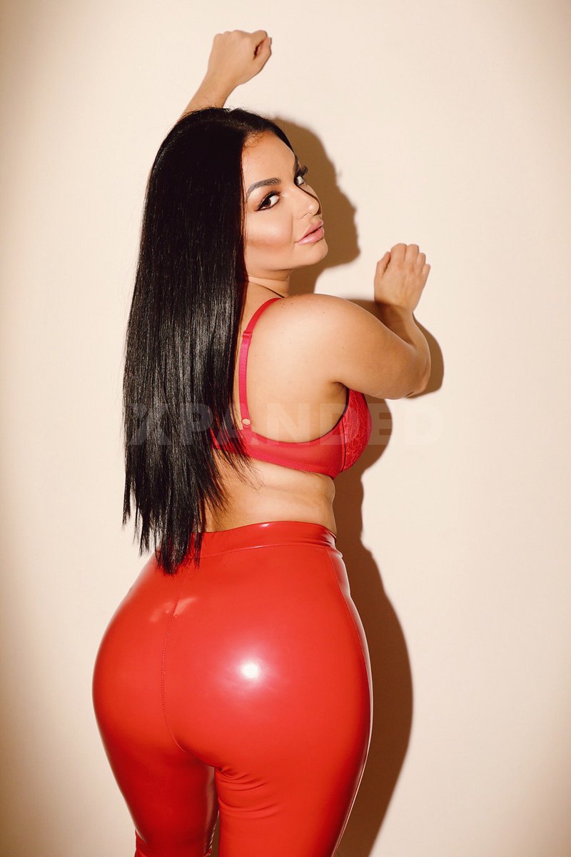 Becky live this morning until 13:30! Come catch before she goes 😈