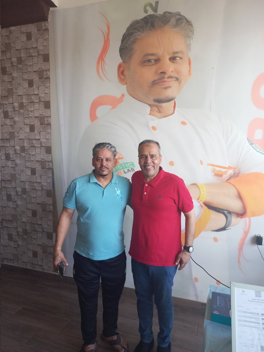 مطعم ابوحمزة بمدينة #ينبع البلد للمأكولات البحرية حاجة أعلى من الخيال بأيدي #سعودية👌