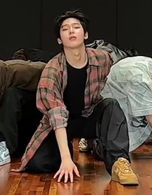 goldenksunoo's tweet photo. oh my gosh kim sunoo https://t.co/KdPFZE0Jh5