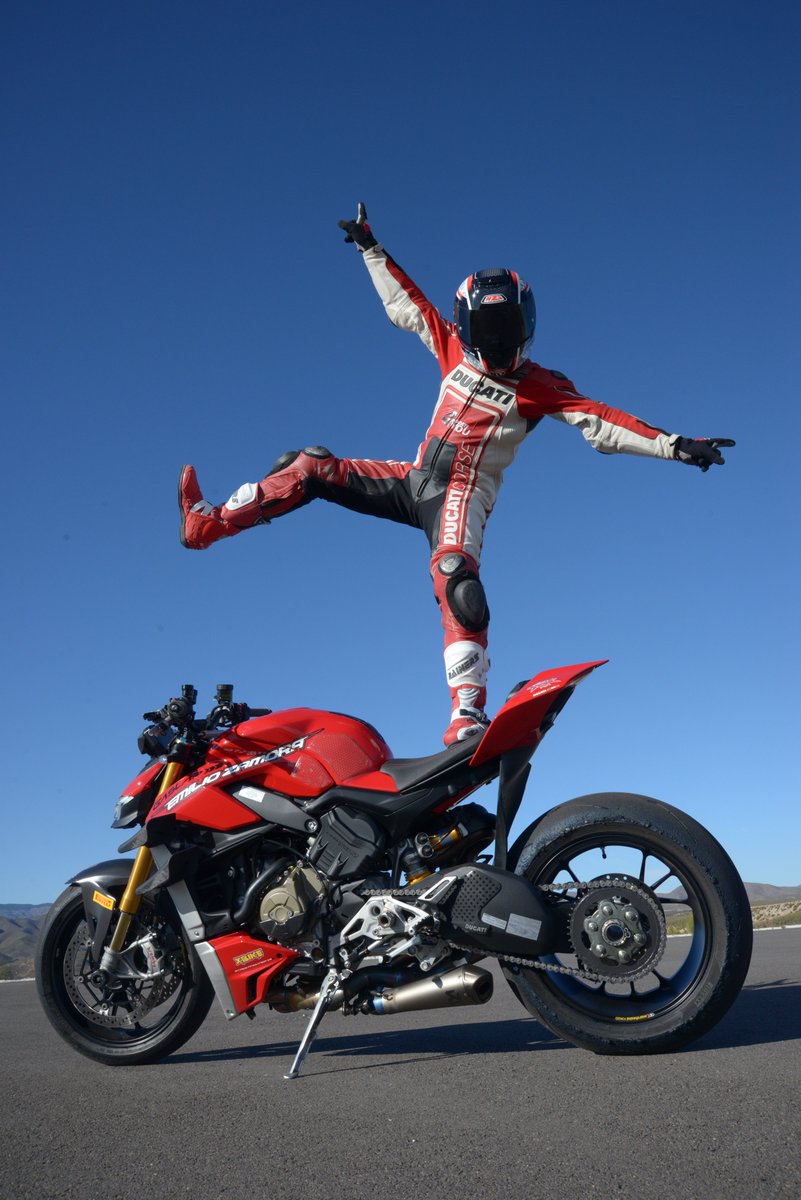 ¡Noticia💥en la pretemporada de <a href="/MotoGP/">MotoGP™🏁</a>! Honda HRC llama a Crivillé, como Asesor Deportivo, @Emilio como Tester Rider y aseguran a <a href="/lorenzo99/">Jorge Lorenzo</a> y <a href="/19Bautista/">Alvaro Bautista Arce</a> de pilotos oficiales. NZI ofrecerá una Edición Limitada de ellos. ¡Adelante 2024! 🔥🏁
#diadelosinocentes #santosinocentes