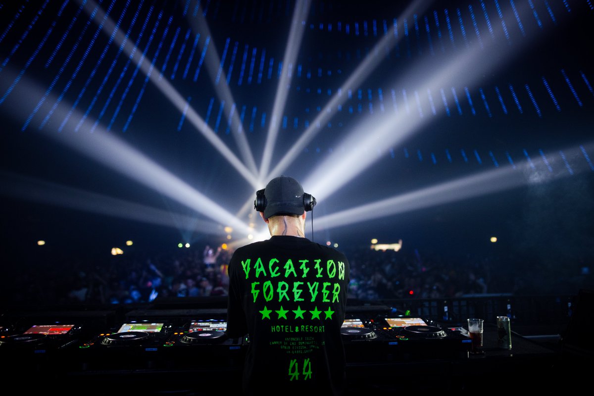 tomorrowland's tweet photo. Moments to cherish forever. Pre-Register now for Tomorrowland Belgium 2024. https://t.co/W06AtSrpIz