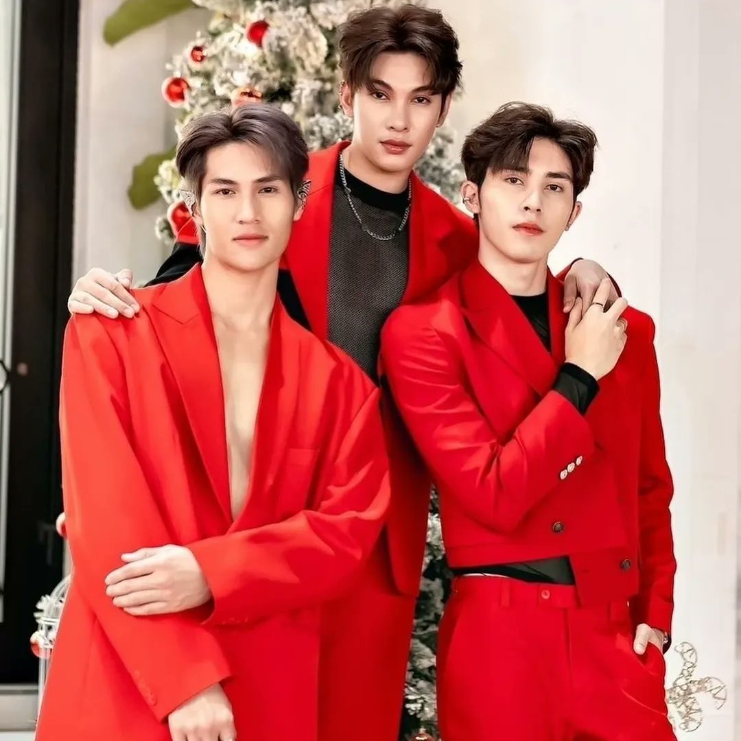 Iara73529751's tweet photo. Trío ♡
#twinstheserie 
#ryanpanya_mcshane 
#FrameRyan 
#frame_ritchamon 
#ryanframe 
#Twinstheseries
#สลับรักนักลูกยาง
#ดูทีวีกด33
#ดูมือถือกด3Plus​
#Gagaoolala
#LovemediaThailand https://t.co/Gh3qcyx62u
