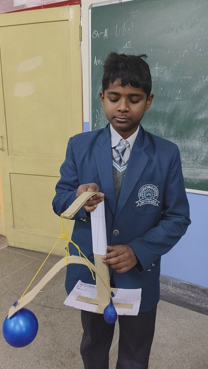 parulshar1984's tweet photo. Children of class 5-Ahlcon Public School, developed a better understanding of the properties of air through activities done in their Science class. @Ahlconpublic1 @seemasoniaps @Dir_Education @PublicAhlcon @ashokkp @MamthaSays https://t.co/ElpkrzTEnY