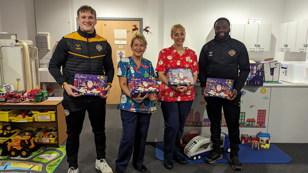 🌟Brightening Young Lives🌟 We extend our heartfelt gratitude to Castleford Tigers for their incredible generosity in donating selection boxes to the Children's Ward, Children's Assessment Unit, and Children's Burns Unit🍬