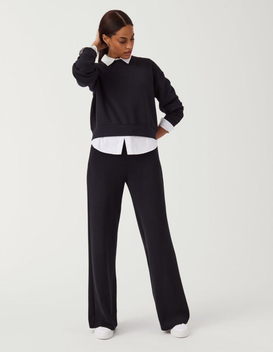 Whether keeping you comfy on a flight, creating a chic sightseeing outfit, or amping up your going-out look, these wide leg pant have so much to offer! 👖🧳

travelfashiongirl.com/best-wide-leg-…