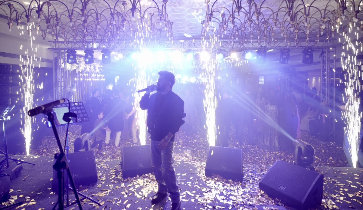 mayursakhare's tweet photo. Unleashing my talent with a swagger that can't be matched! 💯 #MayurLive #singer #performance #weddings https://t.co/WtjnZGHfiu