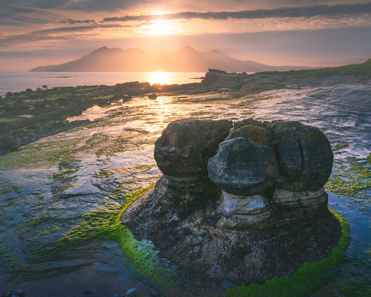 DamianShields1's tweet image. Sunset over Rum #IsleofEigg #IsleofRum #SmallIsles #Scotland damianshields.com