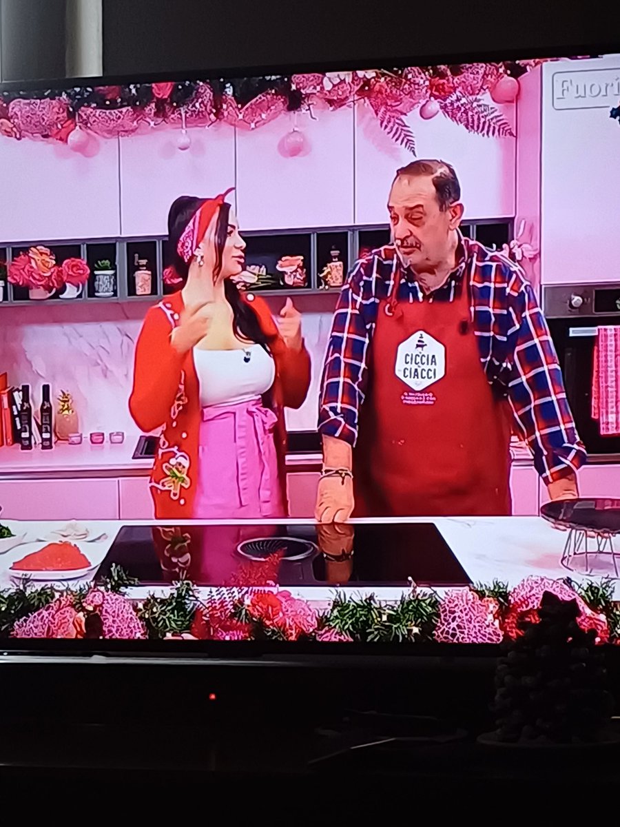 CarraresiF14289's tweet photo. Eccoci qua oggi rotolo maremmano una delizia credetemi io lo mangio spesso e dalle nostre parti (sono maremmana) e un piatto prelibato il Ciacci è Jessica ci deliziano solo di cose buone e genuine   #fuorimenu  #Ciacci #jeru https://t.co/IQ39j8DO66