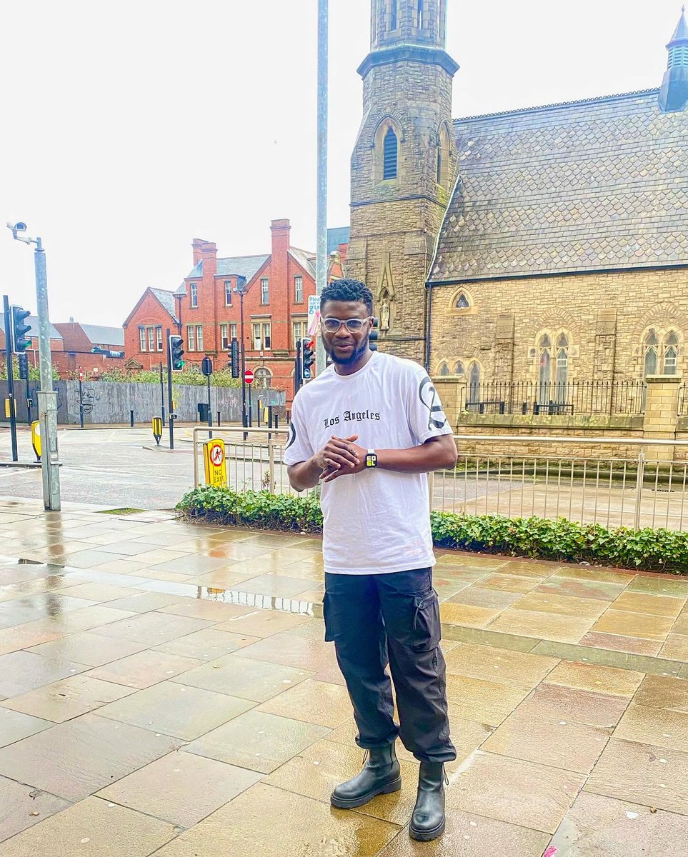 Kingdannytweets's tweet photo. As days chameleon to nights, we evolve into the better version of ourselves✍🏽. This year is evolutionary for me. I thank God for giving me the best supportive circle. 

-1 x -1 = 🥳

#NEVERSKIPGROWING! https://t.co/XHugWOyW5z