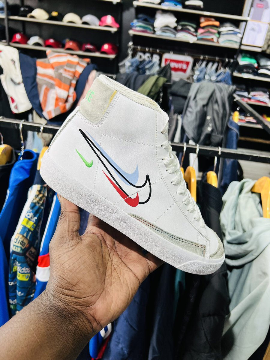 FwisaNation's tweet photo. New Stock💯🔥🔥
Ukiona Hii Pale Finya Rt

Nike Sb Uk 7
Steve Madden Uk 10
Nike Sb blazer Uk 6
Puma CA Pro Uk 7/7.5

Dm/App/Call 0759495130
Price @3500
Frame 4 @4000 https://t.co/qDSYbiPhuH