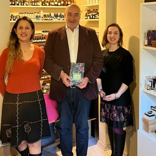 Noromimari's tweet photo. Bugün kıymetli hocam @vedatozankoku ve sevgili @sibelkodakoglu_ ile kahve, kitap, renk ve tabii ki koku harmonisinde çok keyifli bir sohbet gerçekleştirdik. 

#nöromimari #nöromimarialgıoyunları #nöromimaribeyinsohbetleri #nöromimarimetamorfoz https://t.co/6W7G02rdMN
