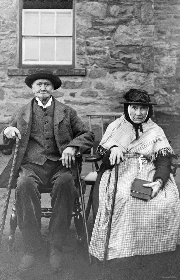 Might you help? At @TheirWrite we've read 1000s of #pauper, wider poor & advocate letters and would like to put faces to named writers. This is Roland & Betsy Jones, Bala W'house (#Wales) inmates c1875. Are there many/any similar pictures out there? #pauper_letters @UkNatArchives