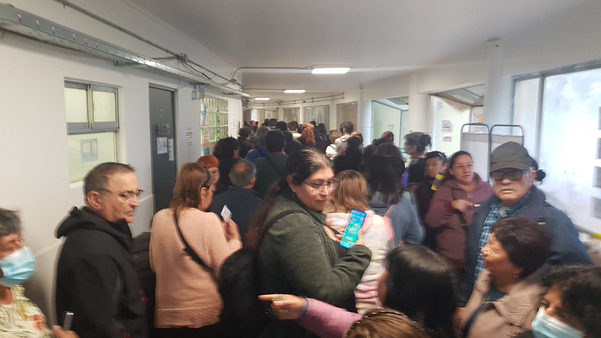 Gran desorden y aglomeraciones cesfam quebrada verde de playa ancha debido a la apertura de libro para hora de médico que recién se va a abrir el 2024 <a href="/sitiodelsuceso/">Sitio del Suceso SDS</a> <a href="/AlertaNoticiasV/">Alerta Noticias Valparaíso</a> <a href="/JorgeSharp/">Jorge Sharp</a>