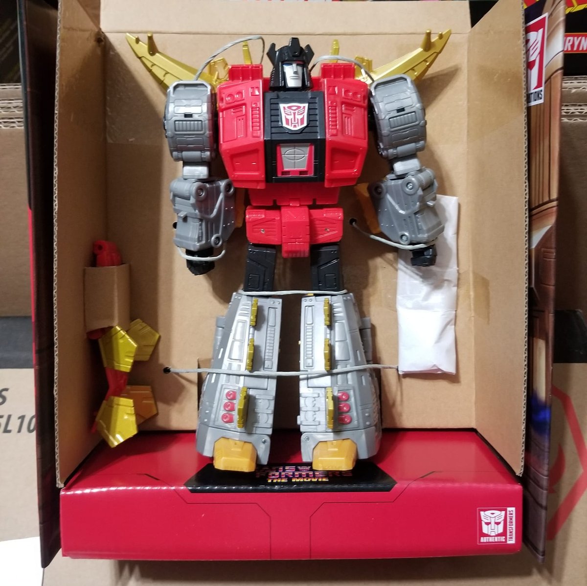 MoggyZpartuss's tweet photo. Late X MAS gift, heck yeah! SS Snarl #snarl #dinobot #autobot #transformers #studioseries #upgrade #xmas #yusss #hooray https://t.co/6dhEerSnT1