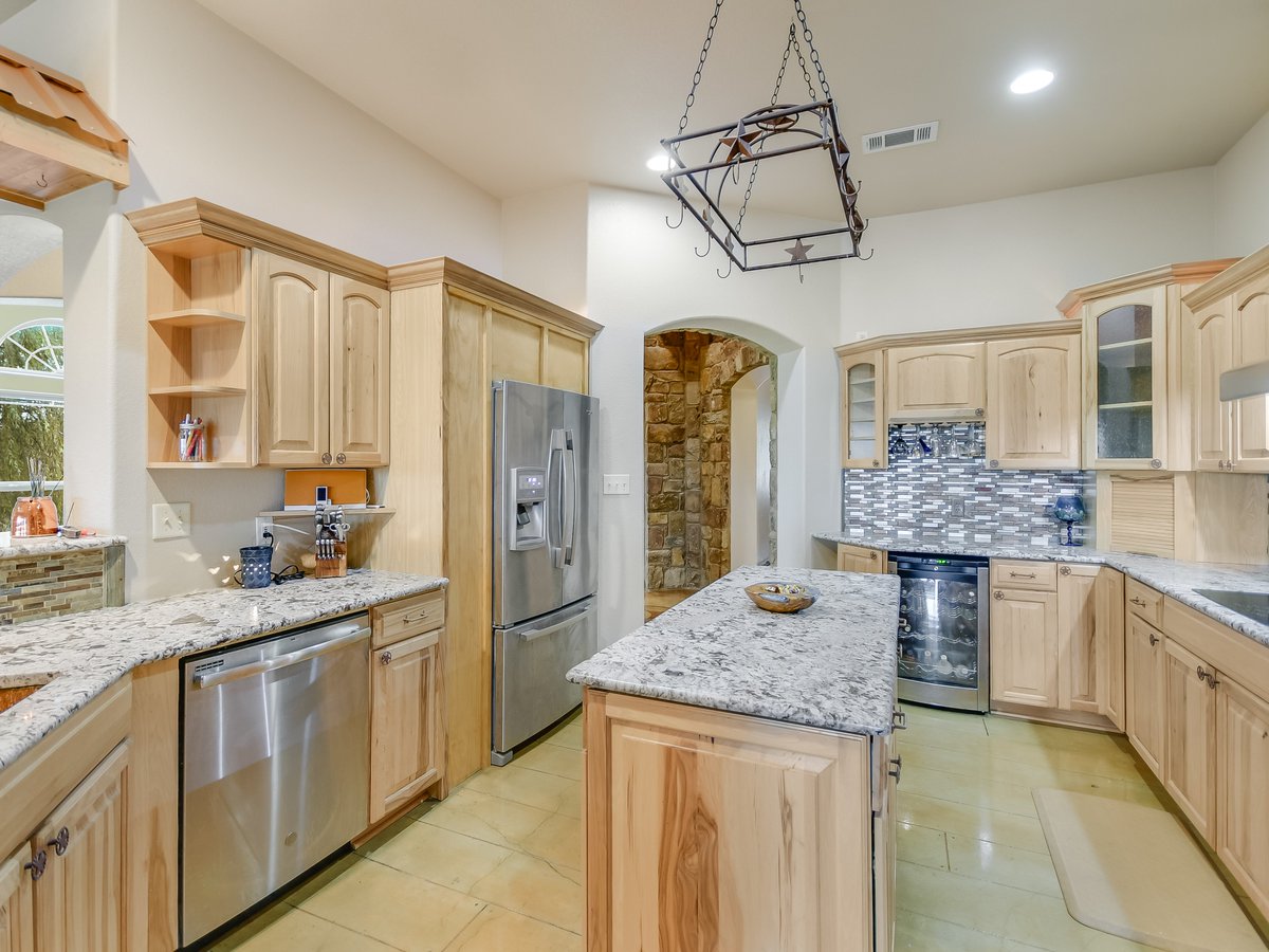 TXTOWNS's tweet photo. I love this house on almost 25 acres with no known restrictions!
https://t.co/n9Xz7qzI5B
#RealEstate #TourFactory
#TXTOWNS https://t.co/CtPH3o5K8N