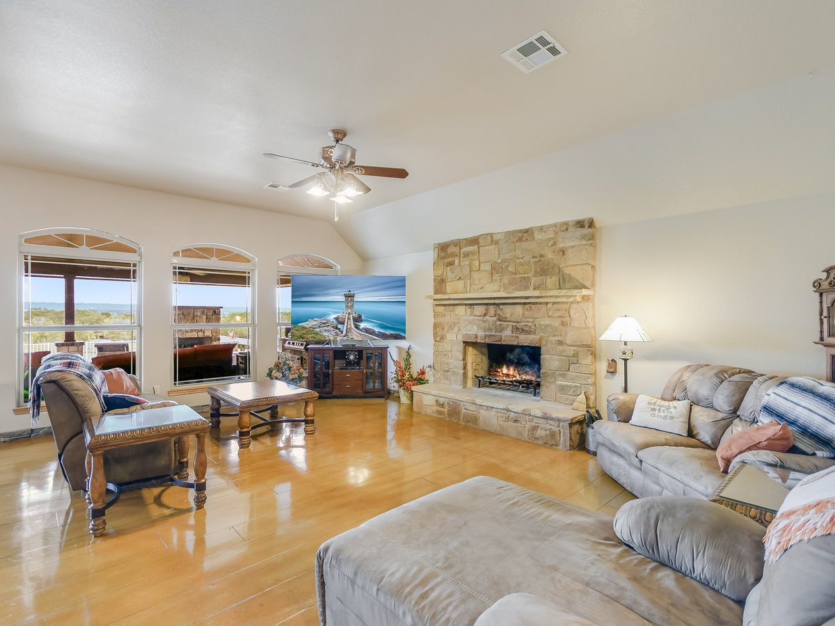 TXTOWNS's tweet photo. I love this house on almost 25 acres with no known restrictions!
https://t.co/n9Xz7qzI5B
#RealEstate #TourFactory
#TXTOWNS https://t.co/CtPH3o5K8N