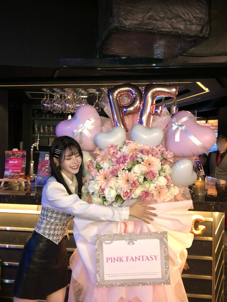 PF_Official_X's tweet photo. [#핑크판타지_시아]

러빗은 저의 행복이에요 💝
ラビットは私の幸せです
Luv it is my happiness
羅維特是我的幸福
Luv it es mi felicidad

감사하고 샤랑해요 러빗 💜

#시아 #SEEA #シア 
#핑크판타지 #PINKFANTASY 
#ピンクファンタジー #Luvit https://t.co/oXBpY1pyzZ
