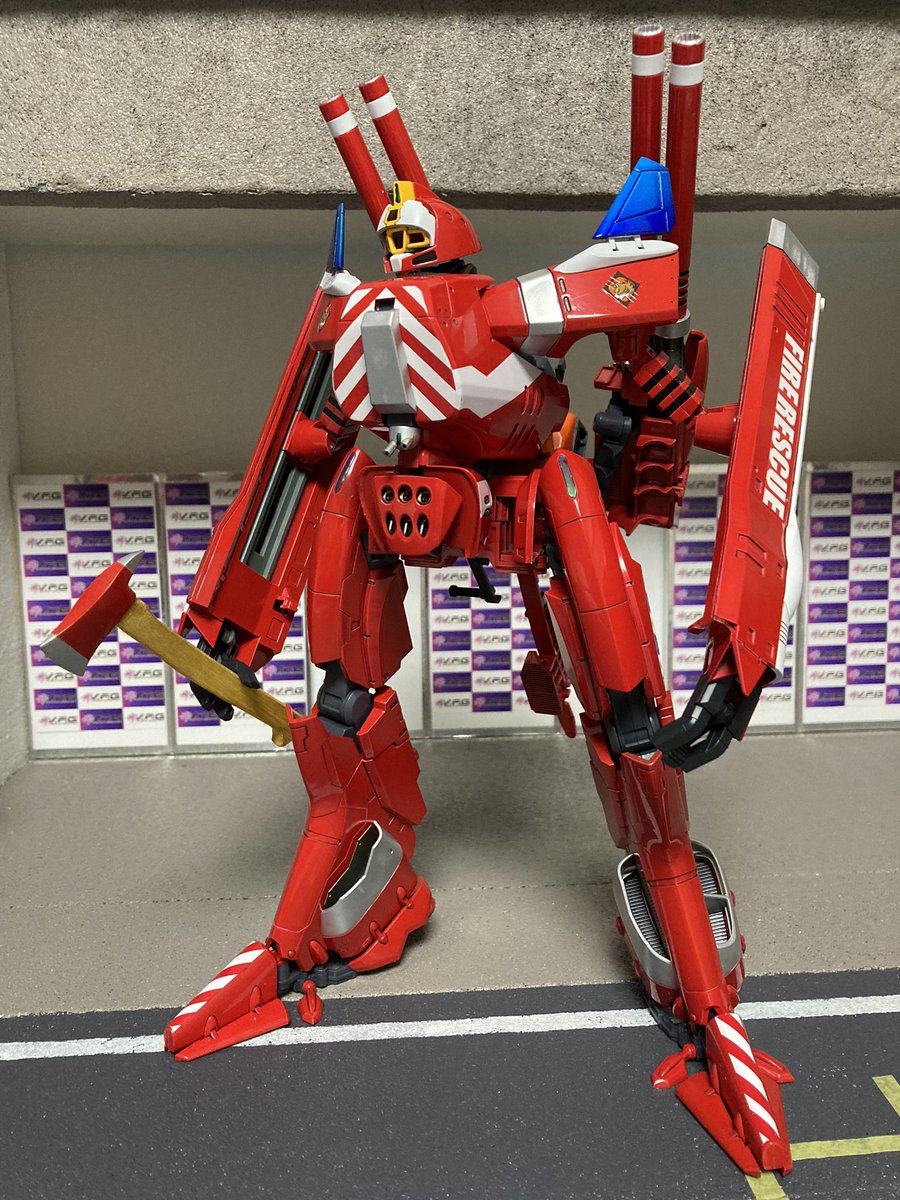 ケーニッヒモンスター ひとまず完成🚒 レスキュー仕様に塗装しました