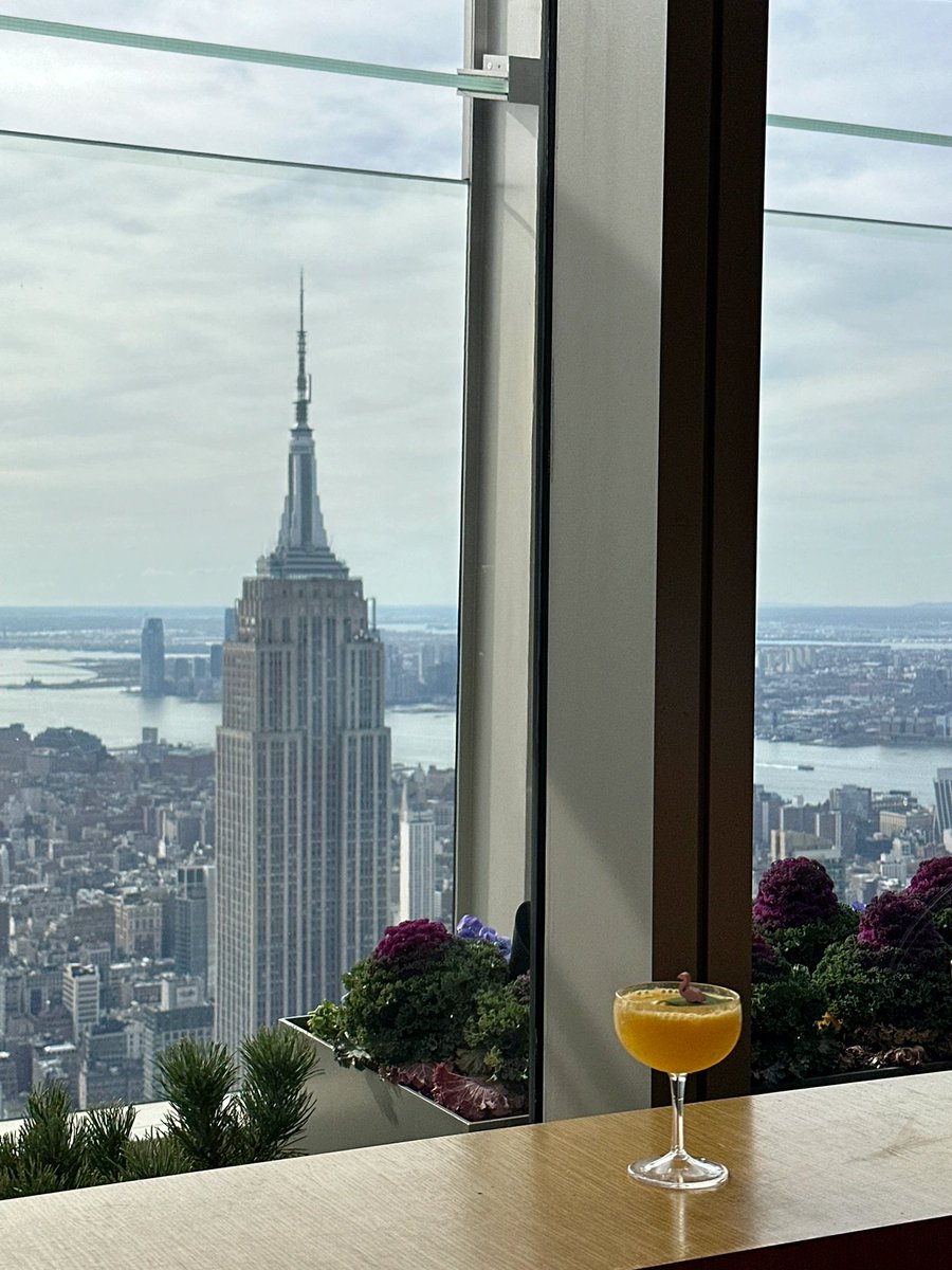pink_aa21's tweet photo. The Empire State Building is great from this angle https://t.co/dsA5NcdWnv