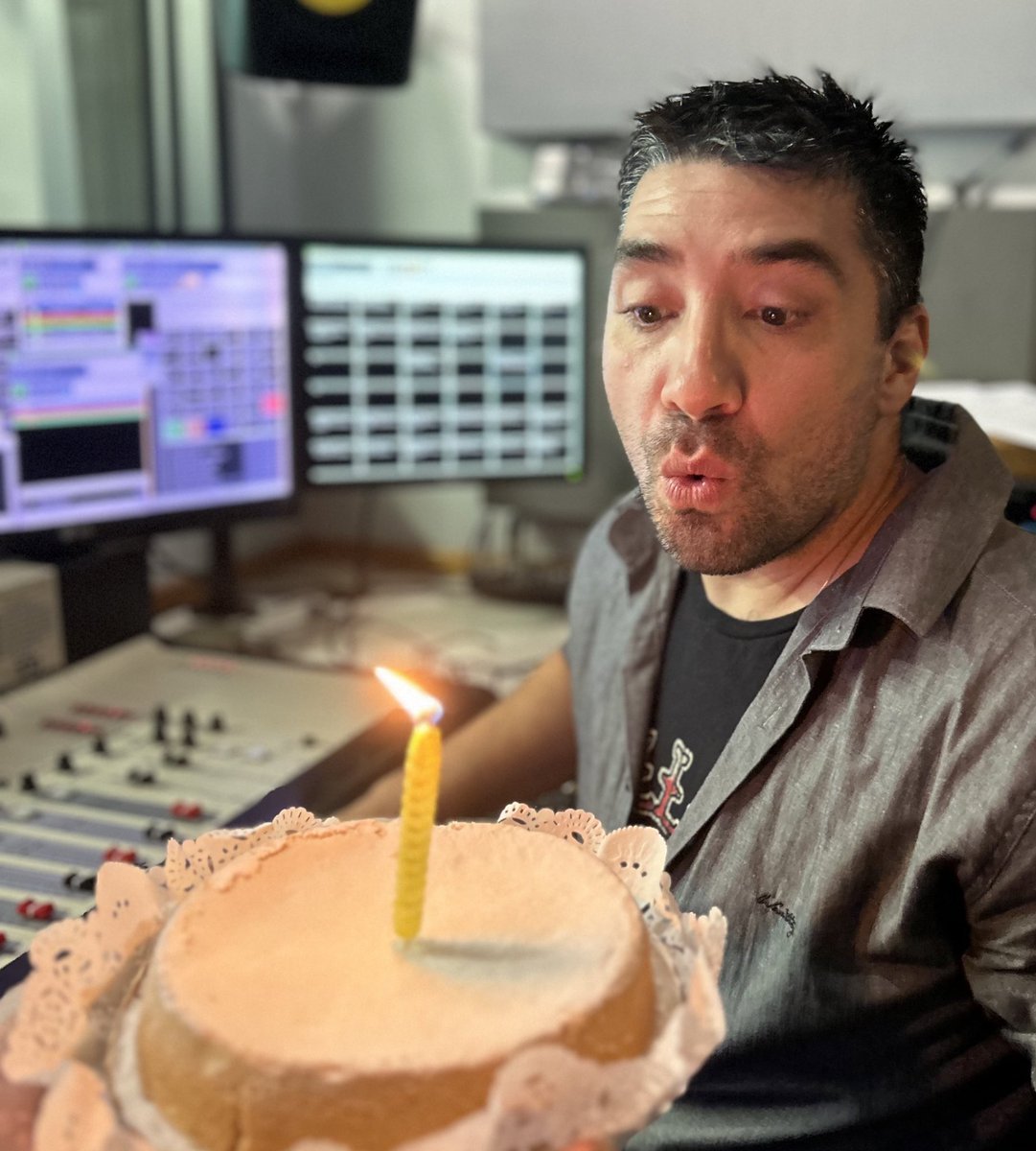 radioconvos899's tweet image. ¡Feliz vida, @HPBalma! 😁

El mejor operador lo tenemos en #YAQPA. Dejale mucho amor en comentarios💙💛💙

Sumate con @ertenembaum hasta las 10 h. 

📻 FM 89.9
💻 radioconvos.com.ar
🔻YouTube, Radio con Vos 89.9
💬twitch.tv/radioconvos
📱App, Radio con Vos